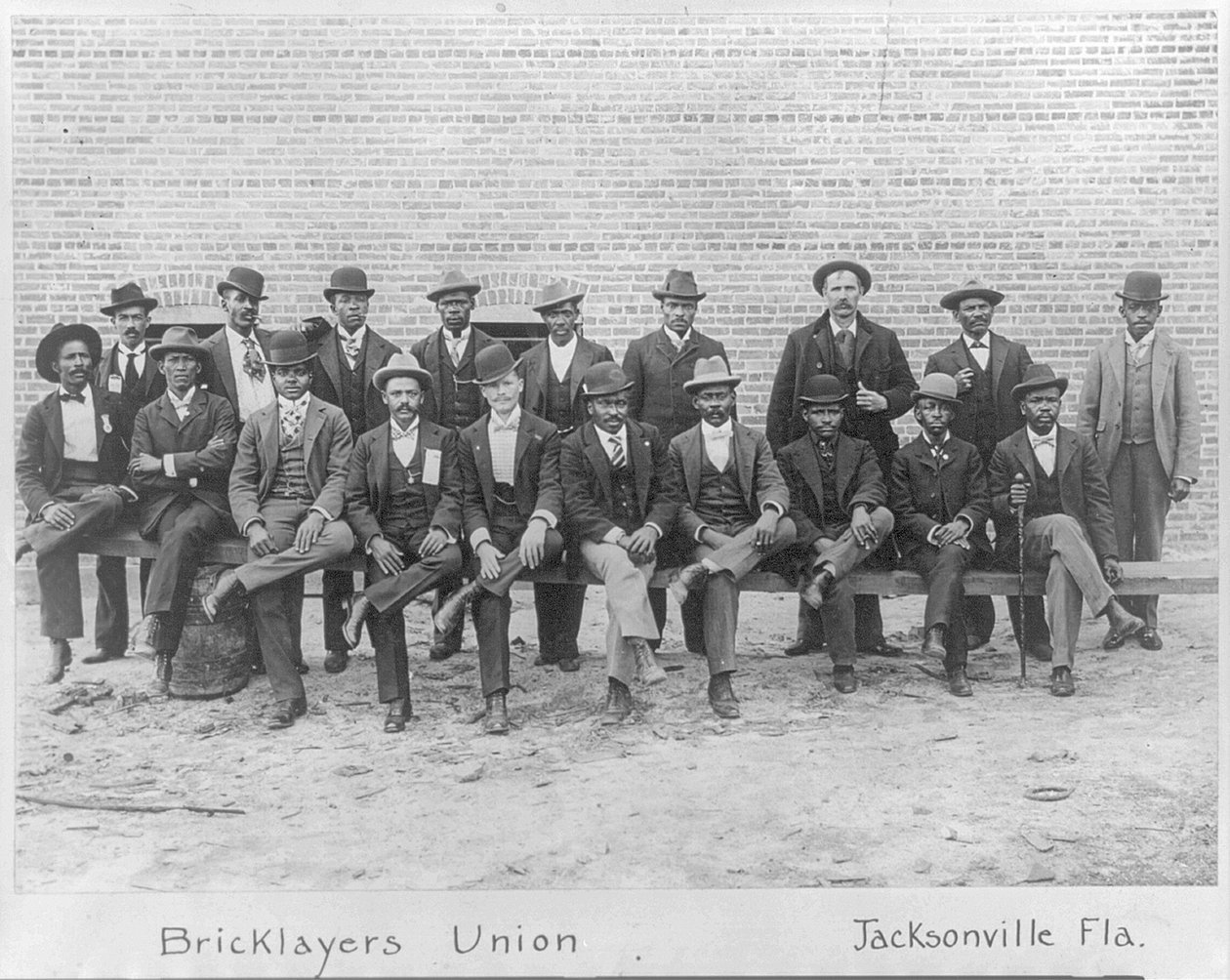 Retrato de grupo da União de pedreiros afro-americanos, Jacksonville, Flórida, c.1899 de American Photographer