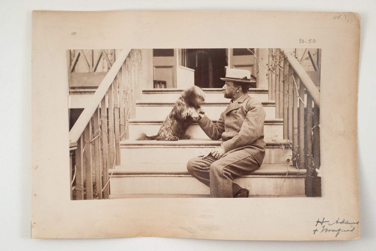 Henry Adams com seu cachorro, Marquis, c.1883 de American Photographer