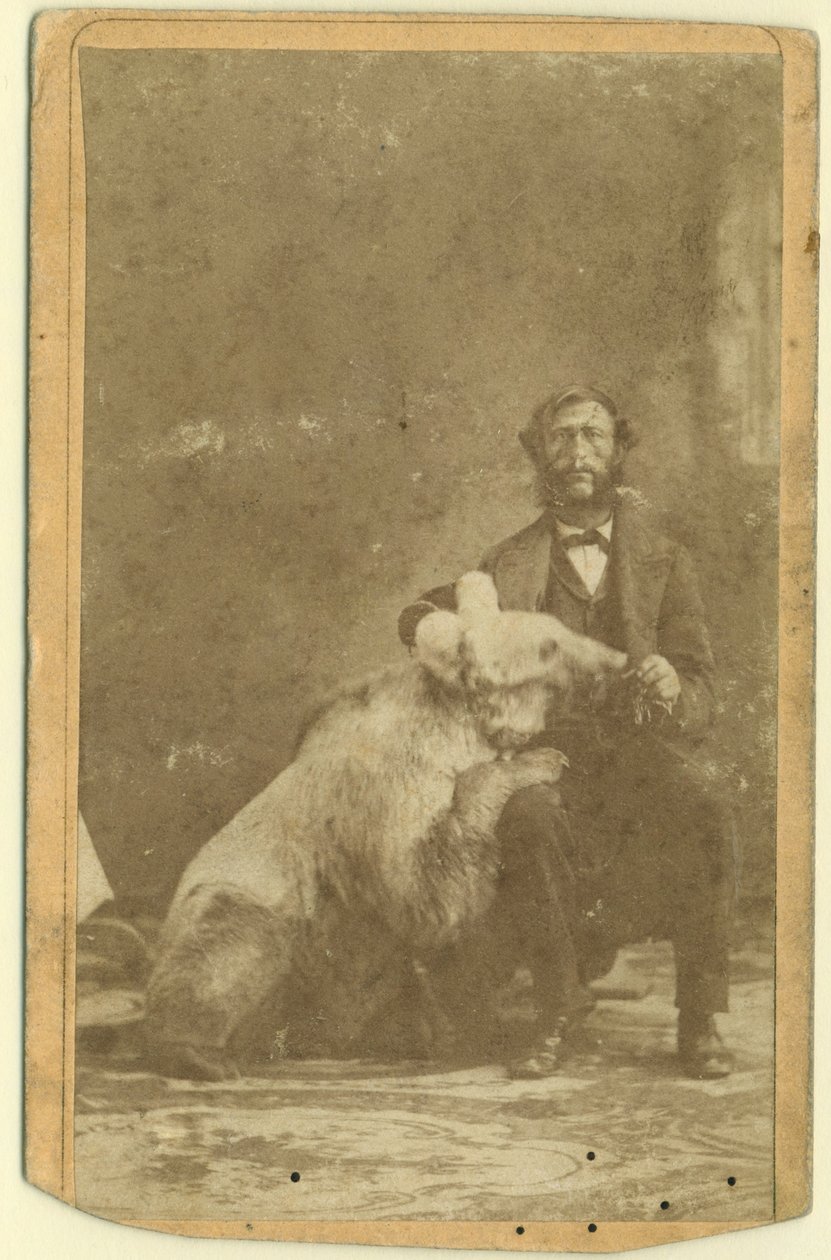 James Capen Grizzly Adams (1807-60) fotografado com um urso pardo de American Photographer