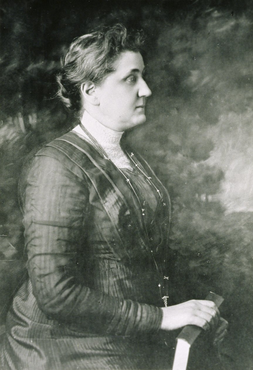 Jane Addams segurando um livro, 1913 de American Photographer