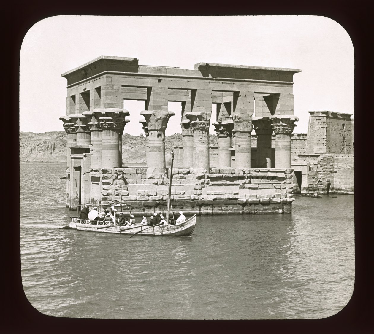 Quiosque, Templo de Philae, 1908 (lanterna) de American Photographer