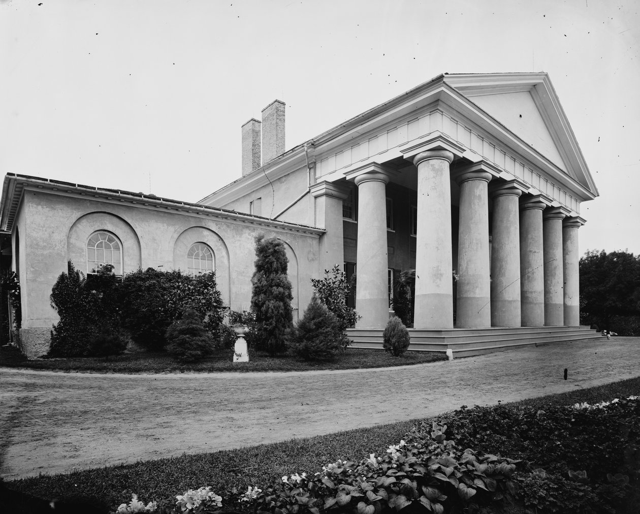 Lee Mansion - exterior, 1860-80 de American Photographer
