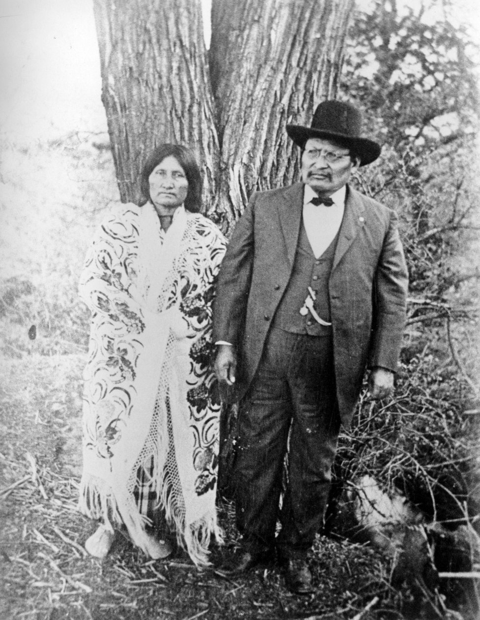 Lobo solitário e esposa, c.1890-1910 de American Photographer