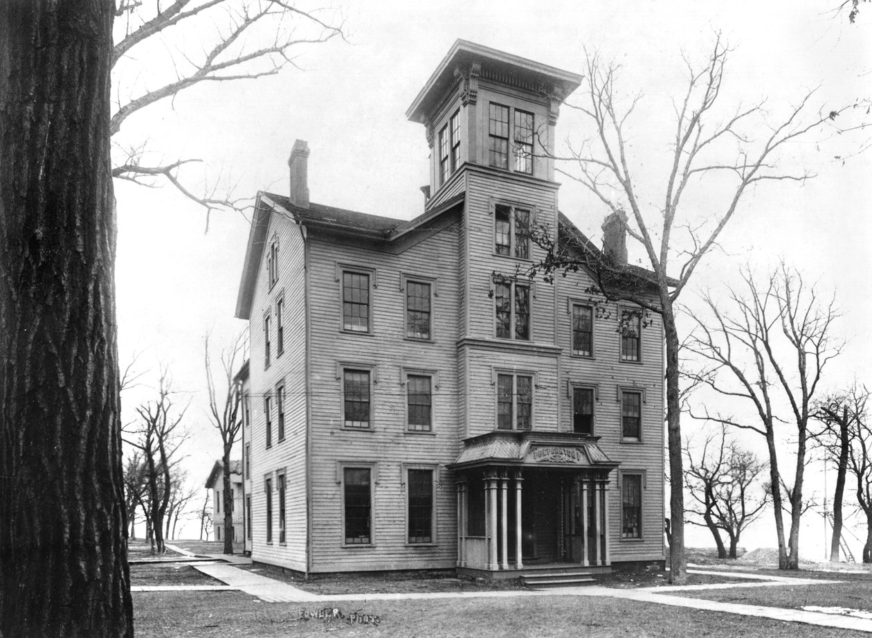 Old College, Evanston, construído em 1855 de American Photographer