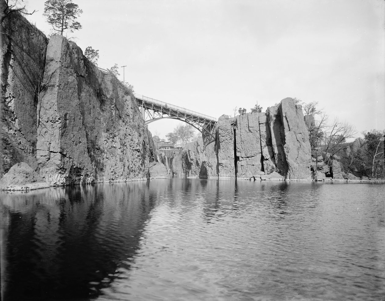 Passaic Falls, 1890-1901 de American Photographer