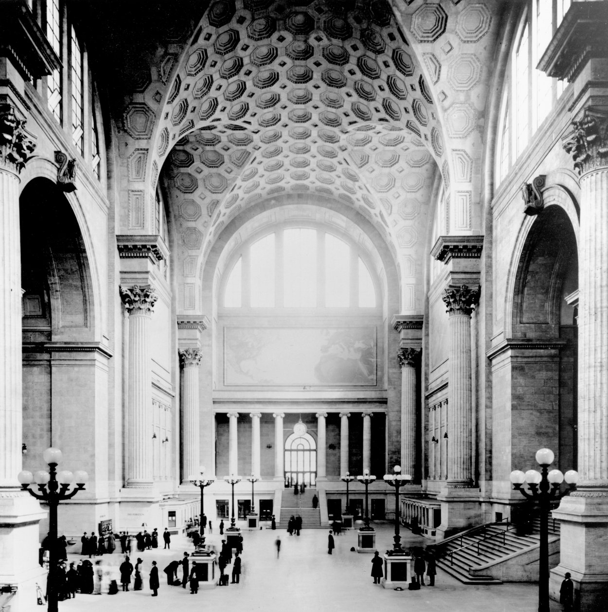 Estação da Pensilvânia, Nova York, principal sala de espera, olhando para o norte, c.1910 de American Photographer