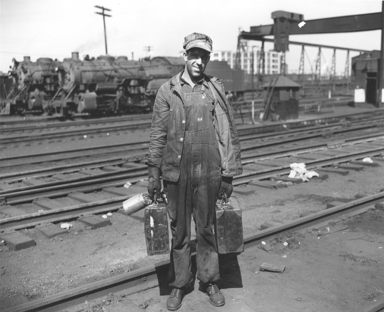 Trabalhador da estrada de ferro, c.1900 de American Photographer