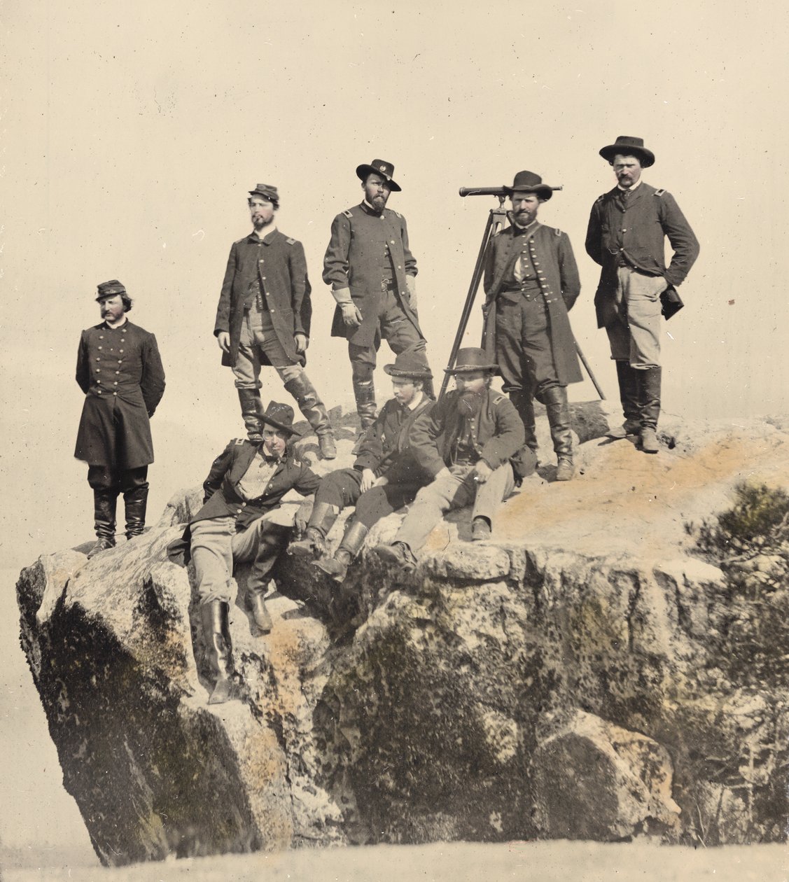 Soldados, ficar, topo, penhasco de American Photographer