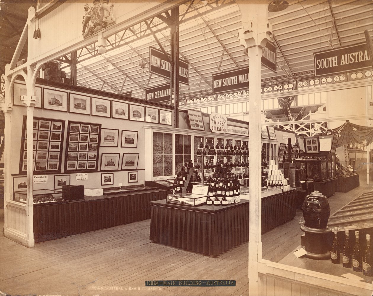 Exposição do Sul da Austrália, Main Building, Exposição Internacional do Centenário, Filadélfia, 1876 (albumen print) de American Photographer