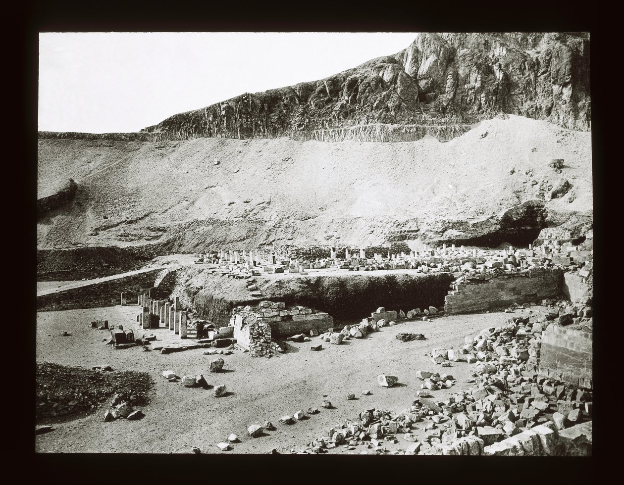 Templo de Menthu-Hotep, Deir El-Bahri (toboágua) de American Photographer