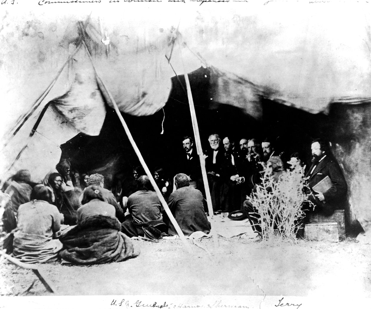 Comissários dos EUA em conselho com Arapahoes e Cheyennes, c.1862 de American Photographer