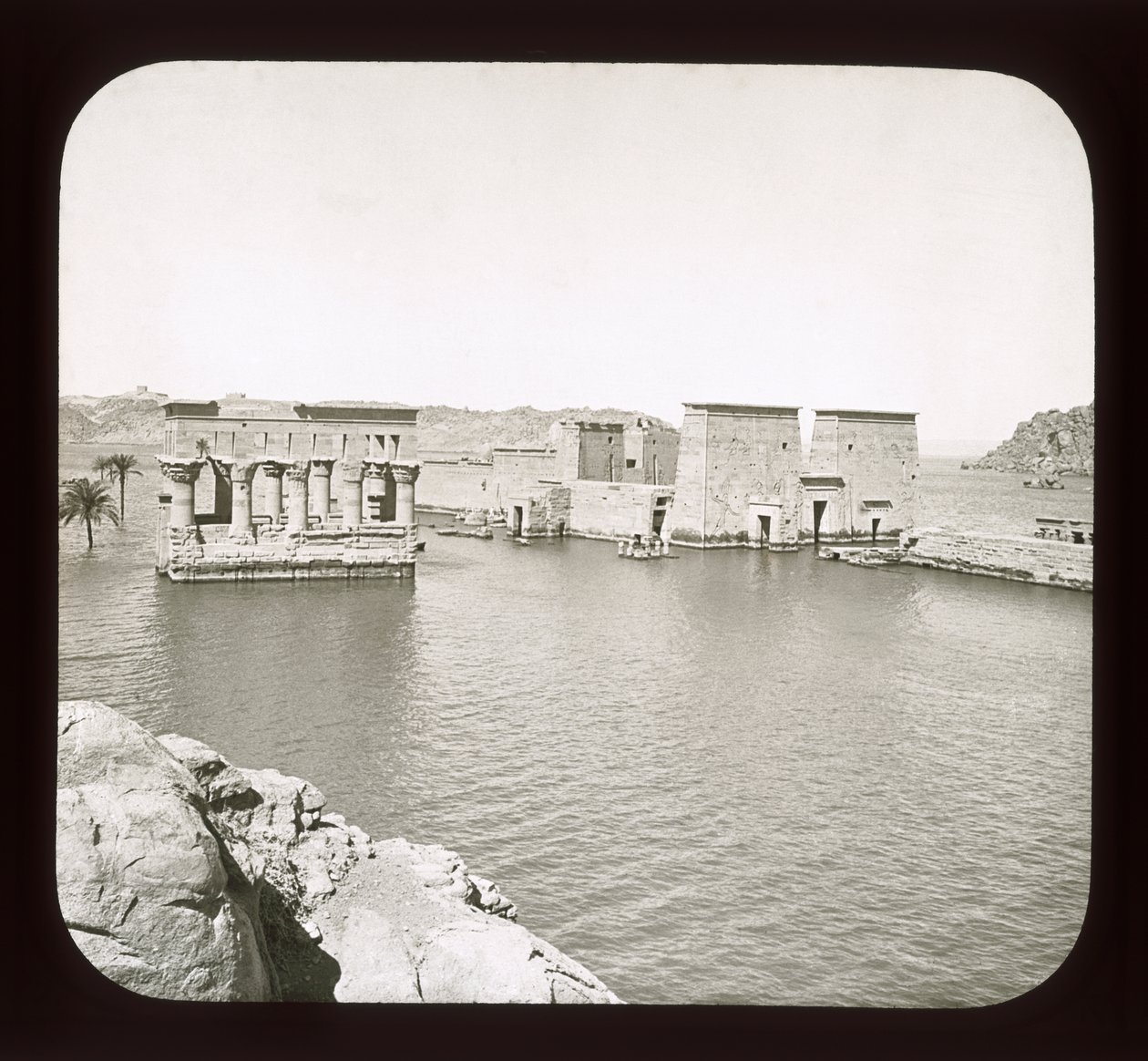 Vista do Templo de Philae, 1908 (slide de lanterna) de American Photographer