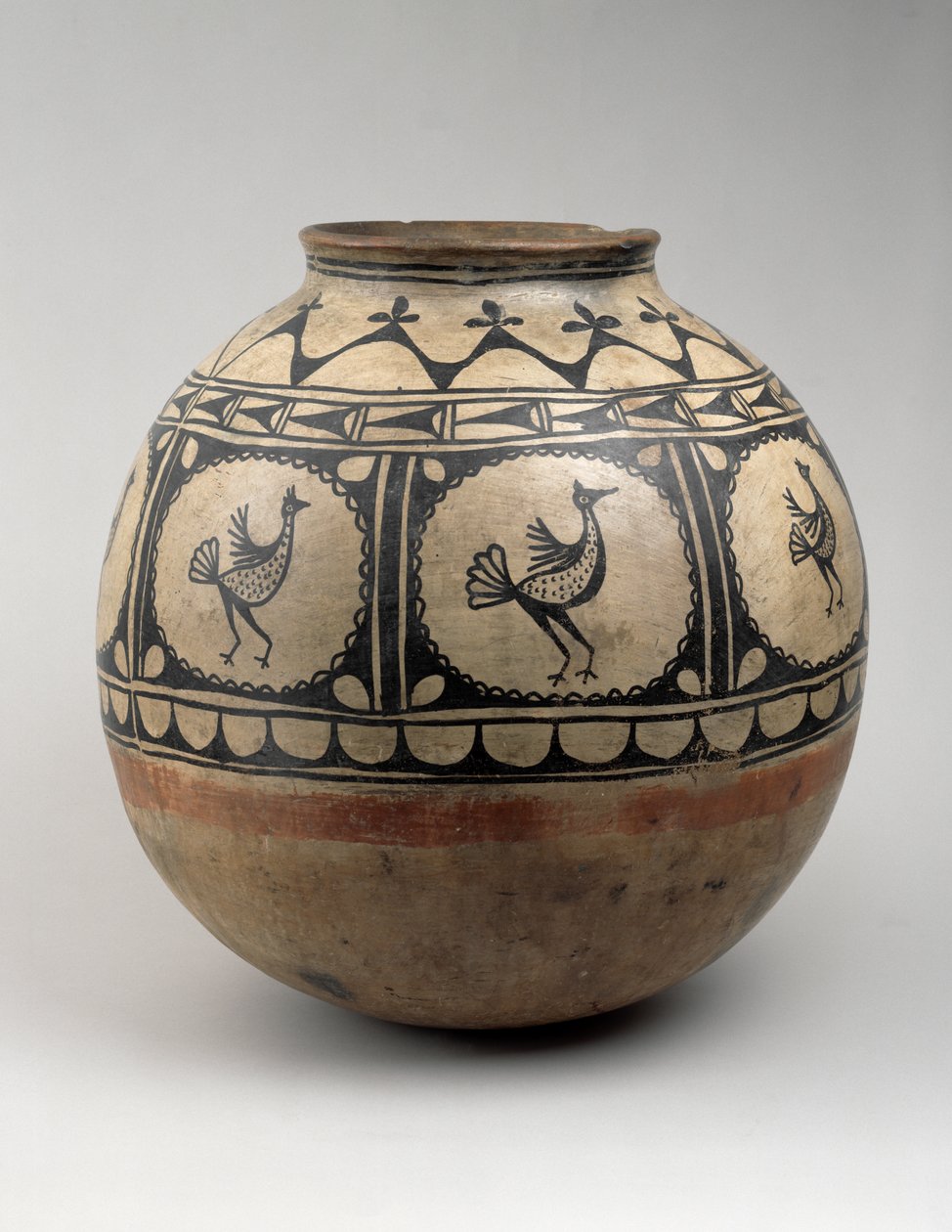 Jarro de armazenamento de Chochiti (olla) com pássaros em quadros, c.1885 (cerâmica) de American School