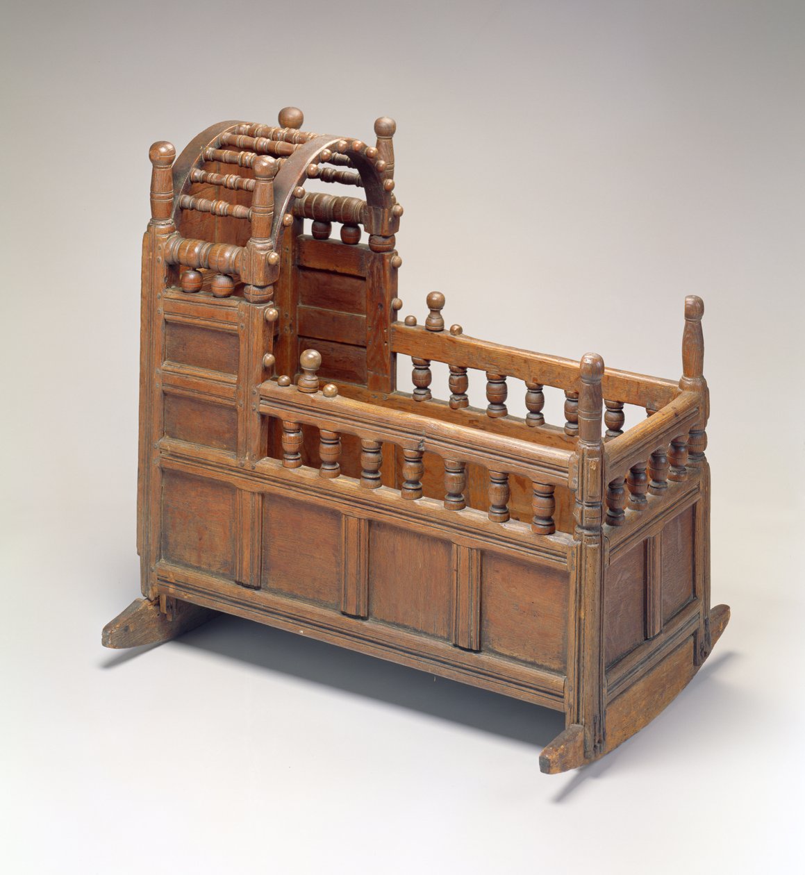 Berço, de Barnstable ou Yarmouth, Massachusetts, 1665-85 (carvalho vermelho e pinheiro branco) de American School