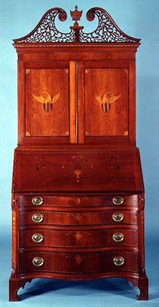 Mesa e estante, madeira de cerejeira incrustada com mogno e madeiras claras e escuras, Connecticut ou Rhode Island, 1790-1810 (madeira de cerejeira incrustada com mogno) de American School