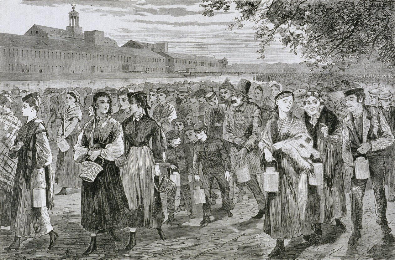 Homens e mulheres saindo da fábrica depois do trabalho, carregando lancheiras, 1868 de American School