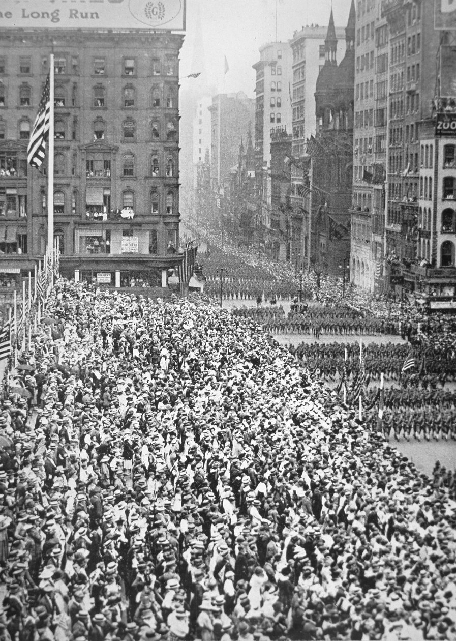 Uma Divisão dos Estados Unidos desfila por Nova Iorque a caminho do campo de treino antes do serviço na França de American Photographer