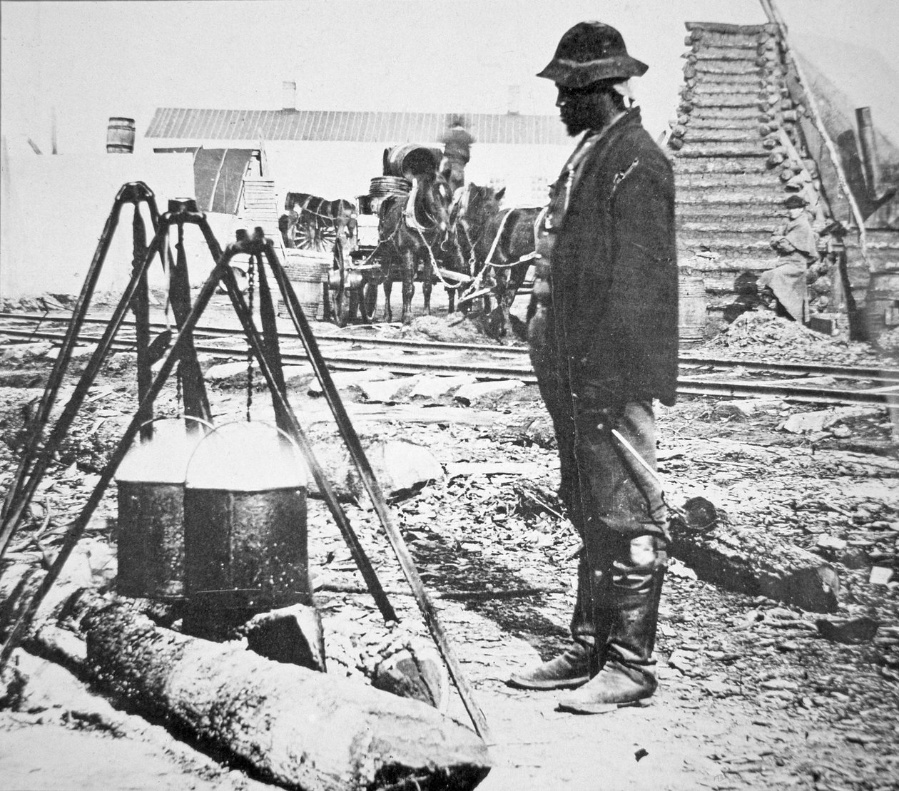 Um cozinheiro preto num acampamento do Exército da União durante a Guerra Civil Americana (1861-65) (foto a p/b) de American Photographer
