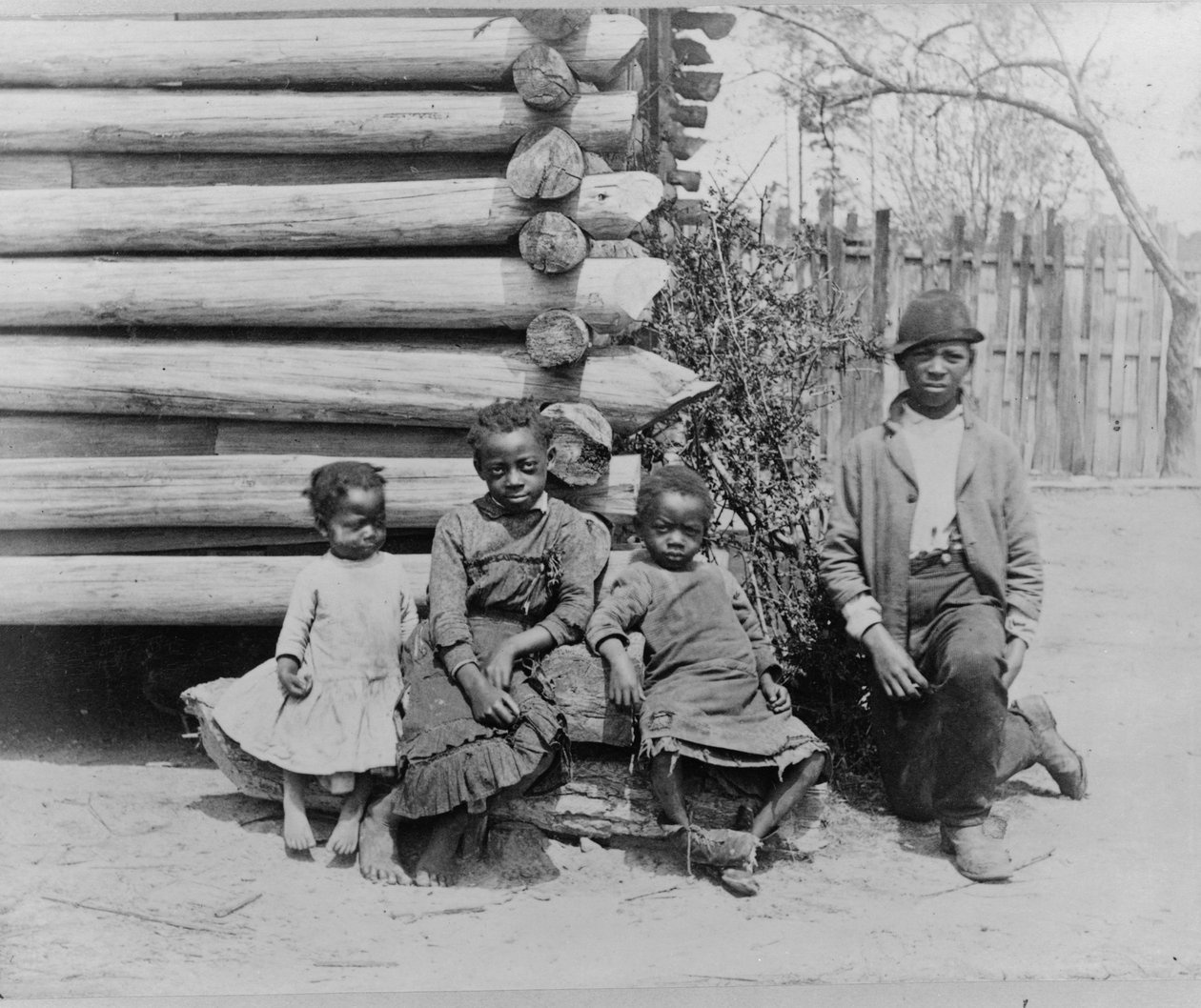 Homem afro-americano com filhos perto de Thomasville, Geórgia de American Photographer