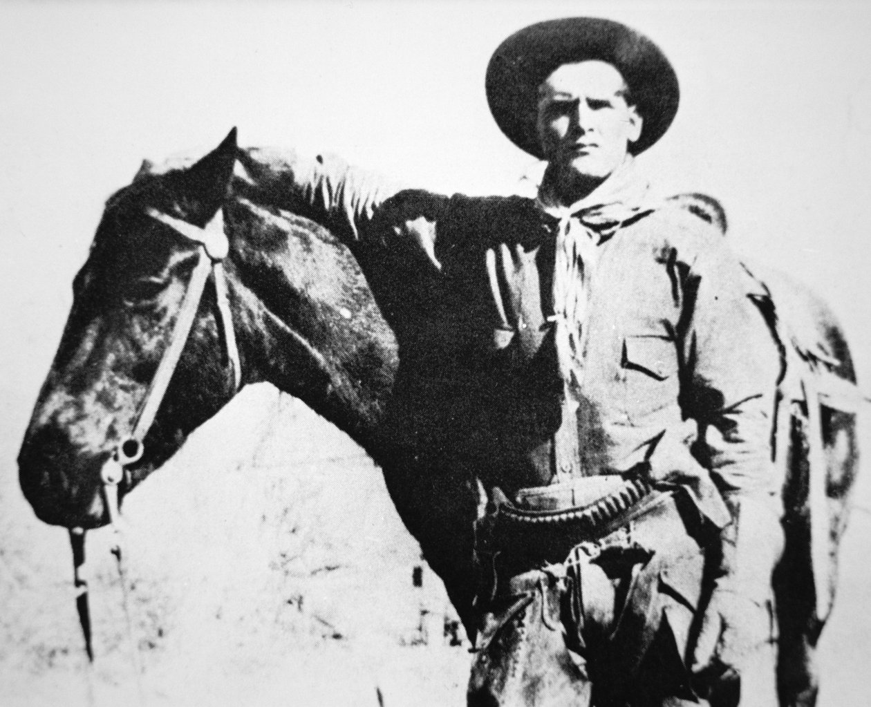 Butch Cassidy (1866-1908/09) com o seu cavalo (foto a p/b) de American Photographer