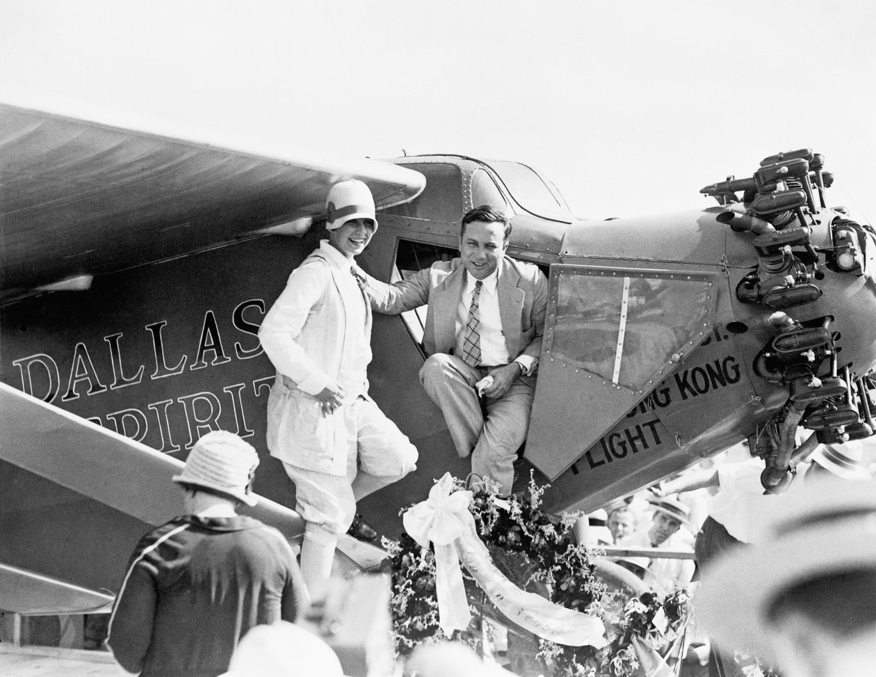 Capitão e Sra. P Erwin na inauguração do Dallas Spirit no Love Field, 6 de agosto de 1927 de American Photographer