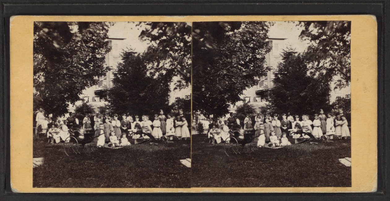 Crianças e playground, Oneida Community, New York State, c.1870 (foto p - b) de American Photographer