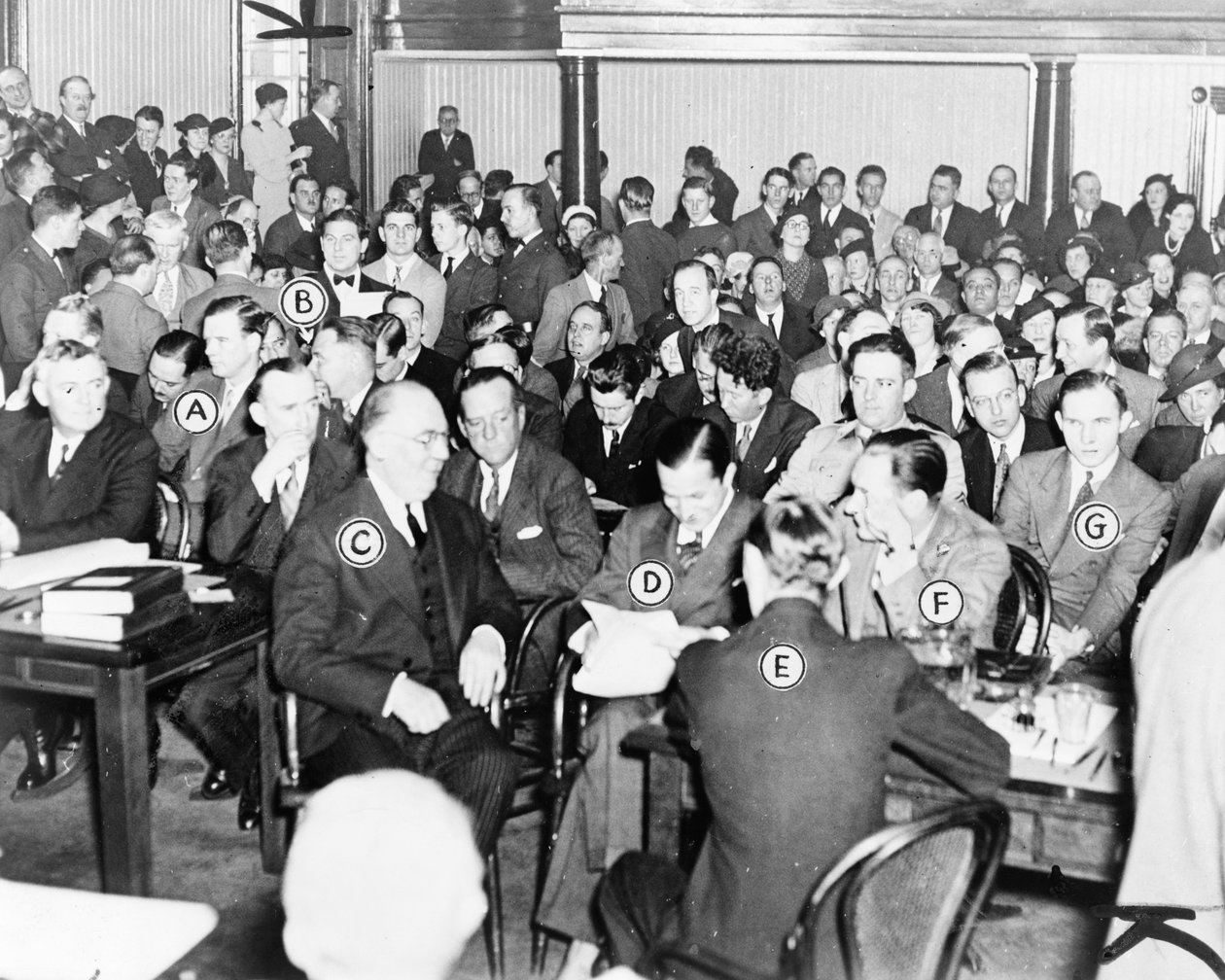 Tribunal em Nova Jersey abre para o julgamento de Bruno Richard Hauptmann (extrema direita) pelo sequestro e morte de Charles Lindberghs, 1935 de American Photographer