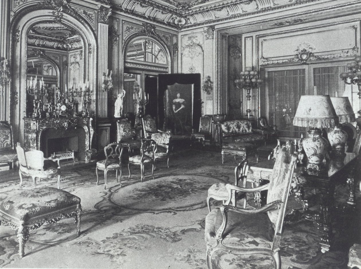 Sala de desenho na casa da família Astor, Quinta Avenida, Nova Iorque de American Photographer