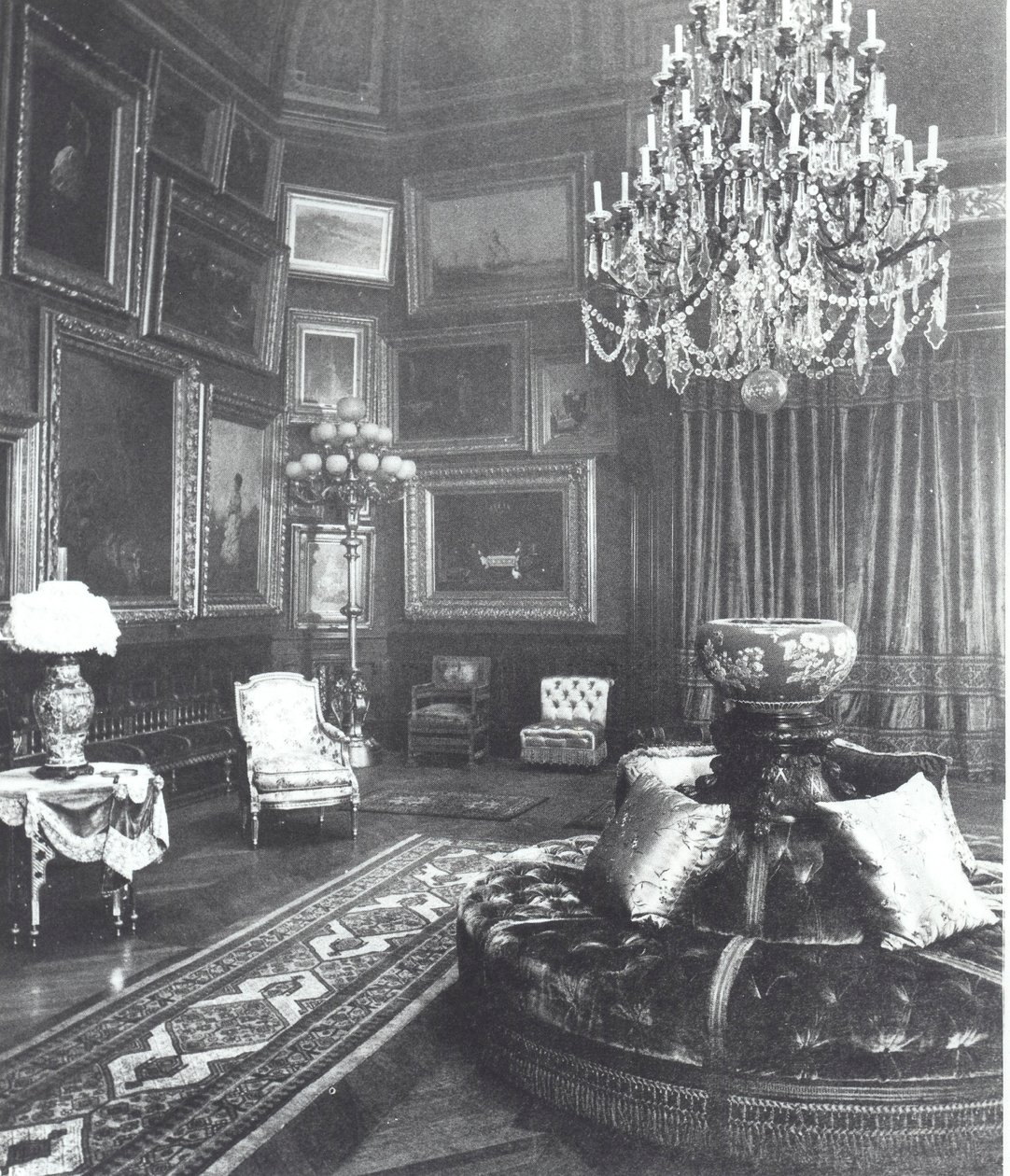 Sala de desenho da casa da família Astor, Quinta Avenida, Nova Iorque de American Photographer