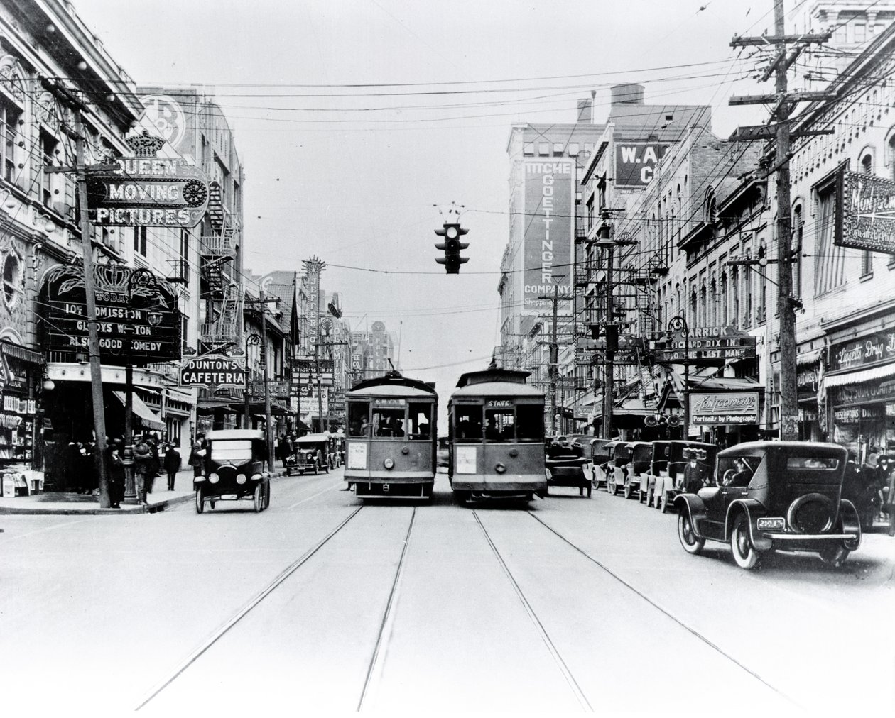 Elm Street, Dallas, 1922 de American Photographer