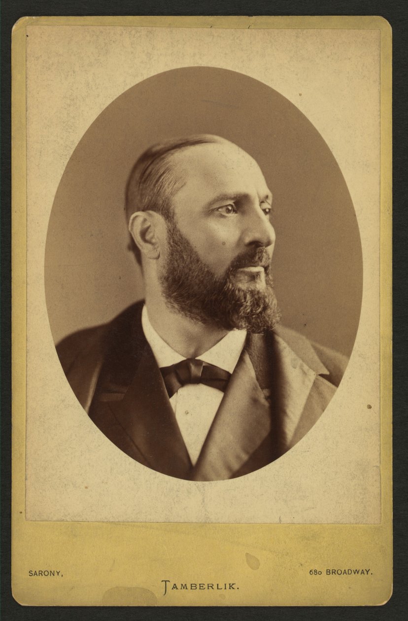 Enrico Tambelrlik (foto a p/b) de American Photographer