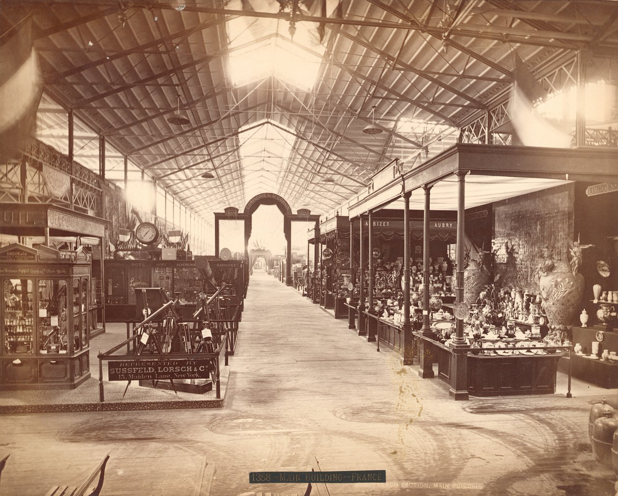Seção Francês, Edifício Principal, Exposição Internacional do Centenário, Filadélfia, 1876 de American Photographer