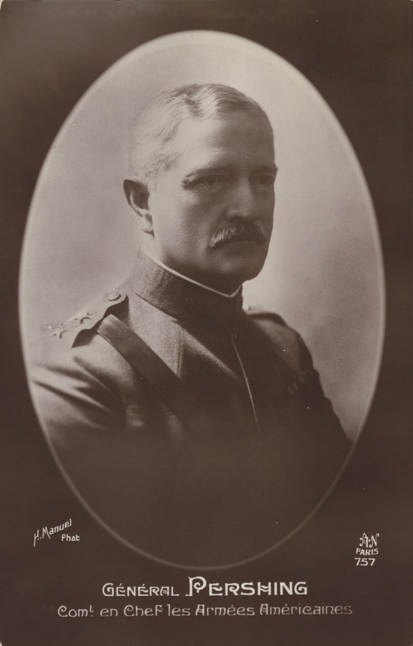 General John J Pershing (fotografia a preto e branco) de American Photographer
