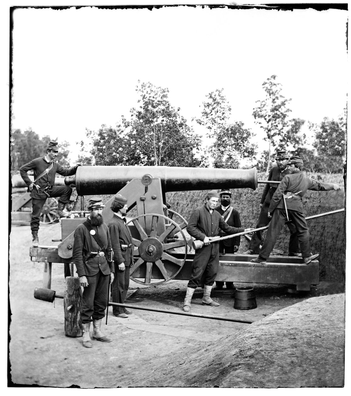 Arma pesada em Fort Woodbury, Virgínia, 1861 de American Photographer