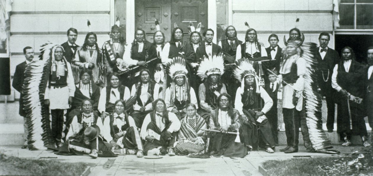Delegação indiana de líderes Sioux em Washington D.C. para protestar contra a violação do Tratado de Fort Laramie de 1868 de American Photographer
