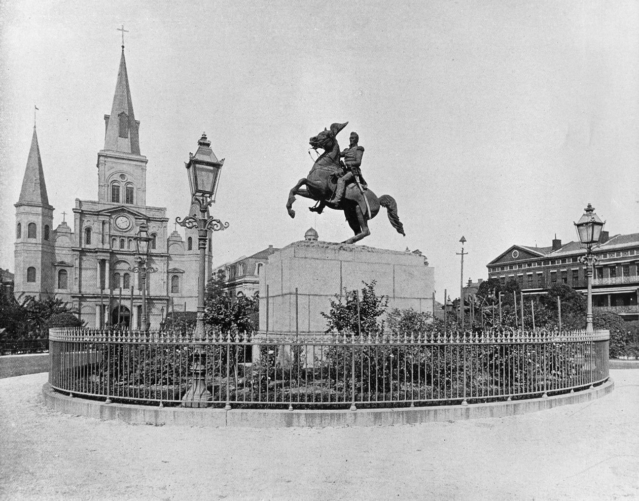 Praça Jackson, Nova Orleans, c.1890 (foto a p/b) de American Photographer