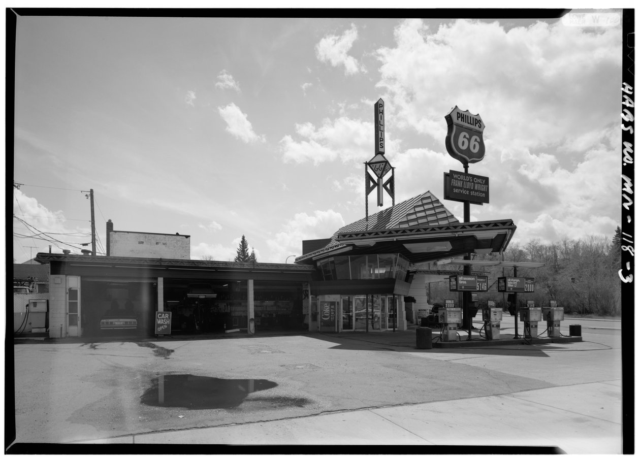 Estação de Serviço da Lindholm Oil Company, Cloquet, Minnesota (foto a p/b) de American Photographer