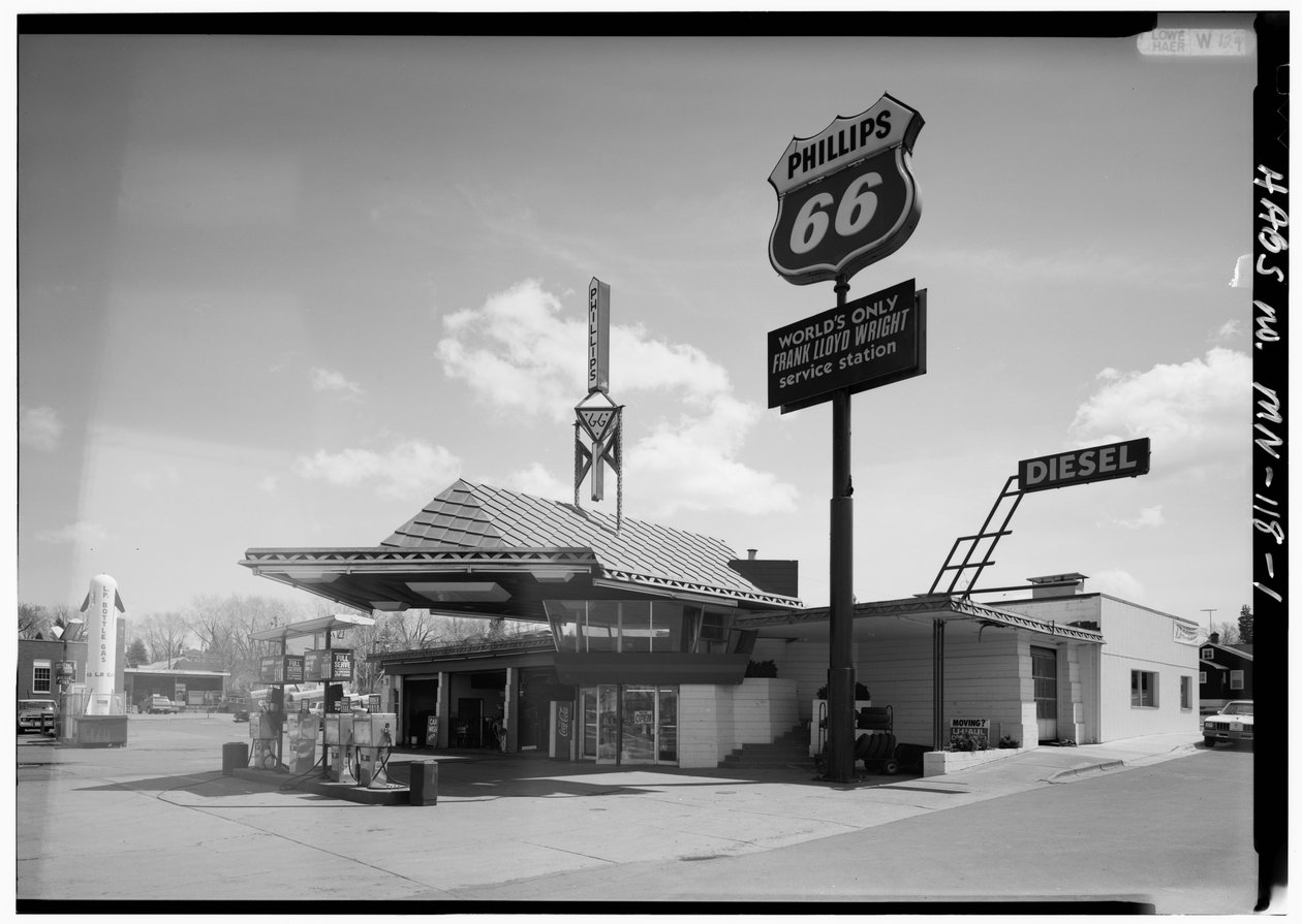 Estação de Serviço da Lindholm Oil Company, Cloquet, Minnesota (foto a p/b) de American Photographer