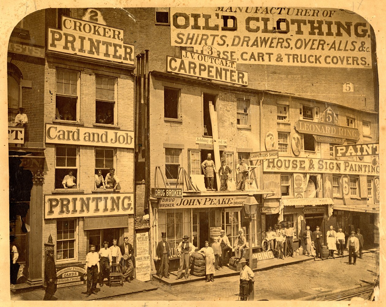 Lower Hudson Street, NYC, 1865 (impressão em prata de gelatina) de American Photographer