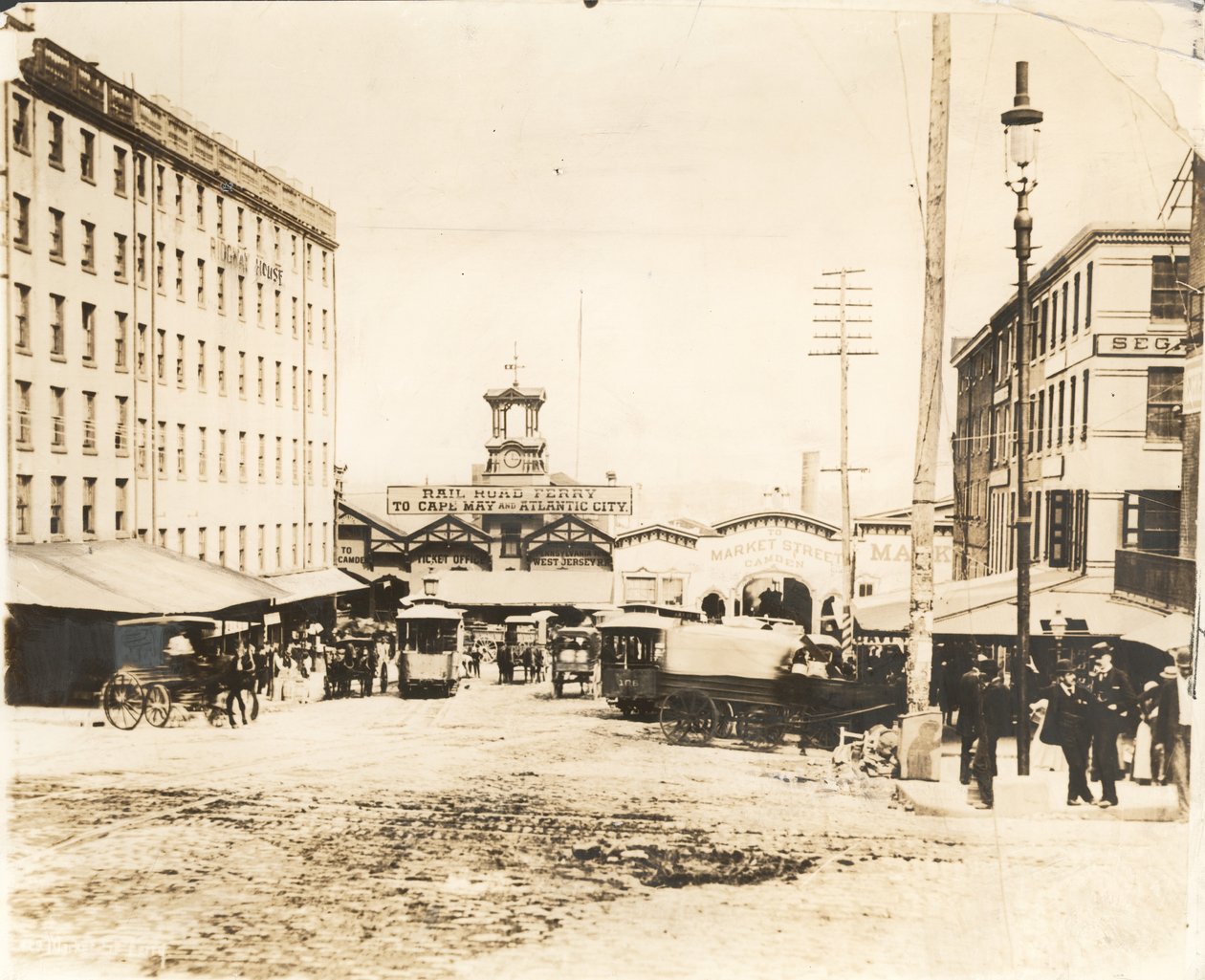 Market Street em Delaware River Front, c.1894 (albumen print) de American Photographer