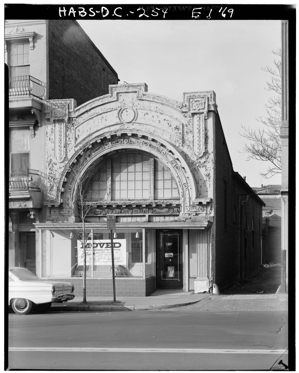 Mount Vernon Theatre, 918 Ninth Street Northwest, Washington, District of Columbia, DC, 30 de Novembro de 1969 (foto a p/b) de American Photographer