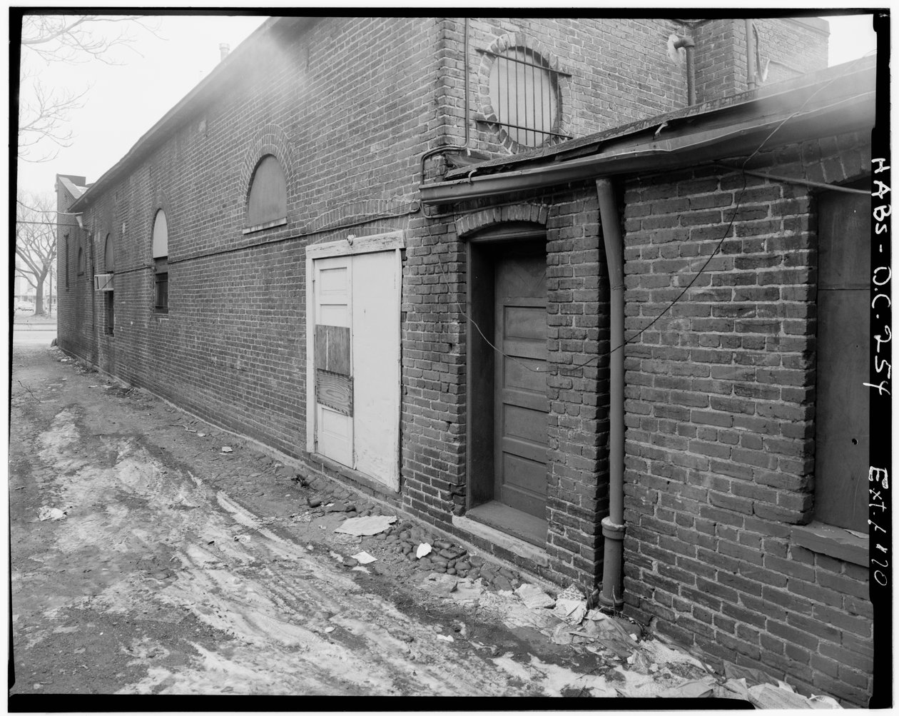 Mount Vernon Theatre, 918 Ninth Street Northwest, Washington, District of Columbia, DC, 30 de Novembro de 1969 (foto a p/b) de American Photographer
