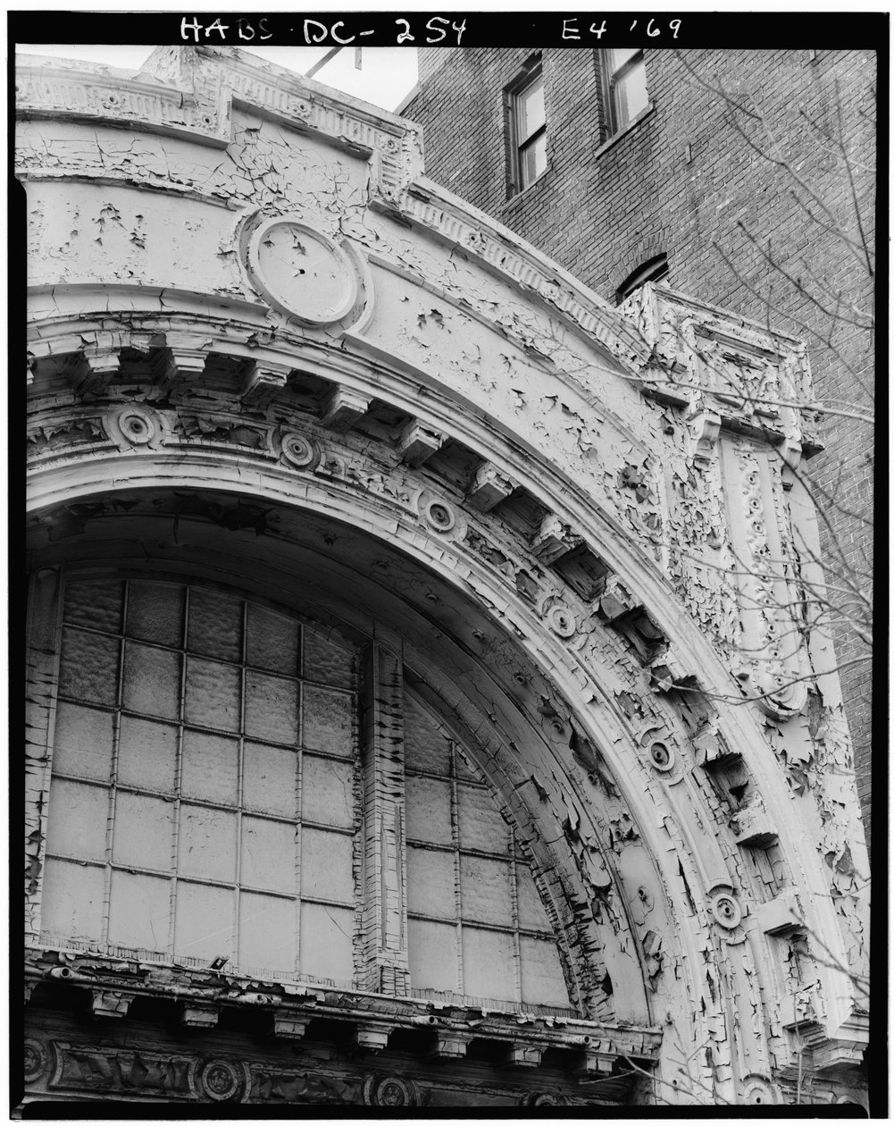 Mount Vernon Theatre, 918 Ninth Street Northwest, Washington, District of Columbia, DC, 30 de Novembro de 1969 (foto a p/b) de American Photographer