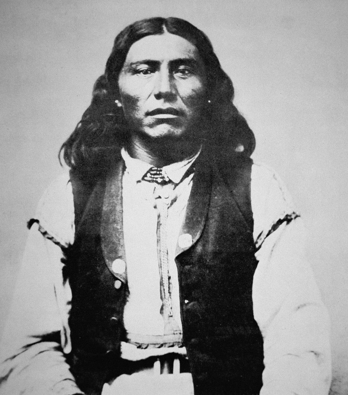 Naiche (d.1874) Chefe dos Apaches Chiricahua do Arizona (foto a p/b) de American Photographer