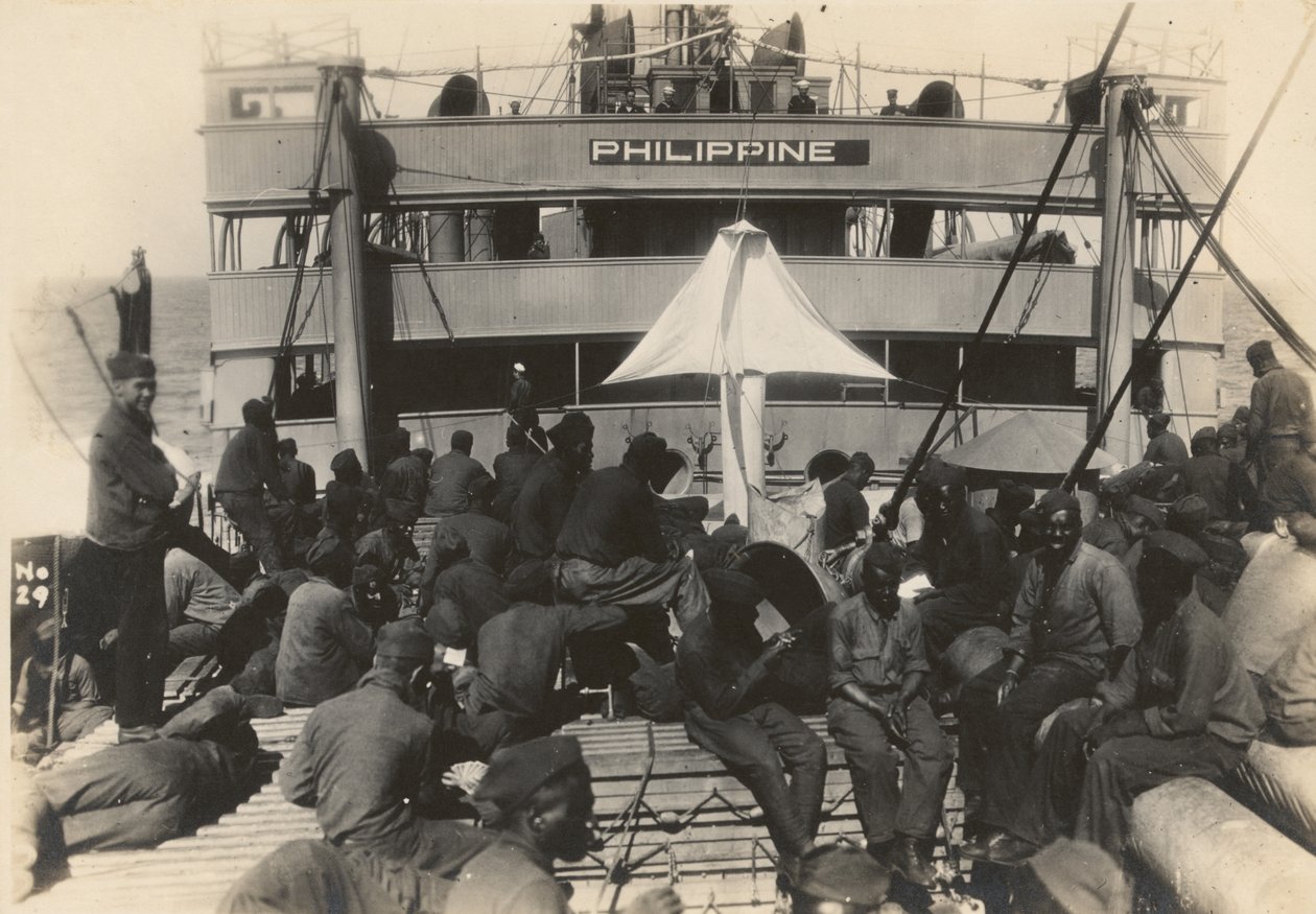 Batalhão de infantaria pioneiro no navio de tropa USS Philippine do porto de Brest, França, 18 de julho de 1919 de American Photographer