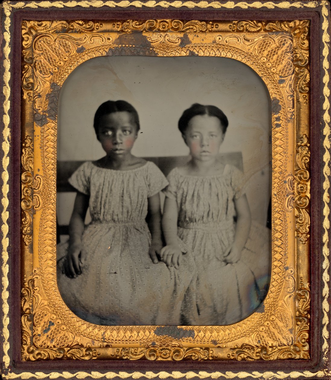 Retrato de duas raparigas,c. 1860 (foto) de American Photographer