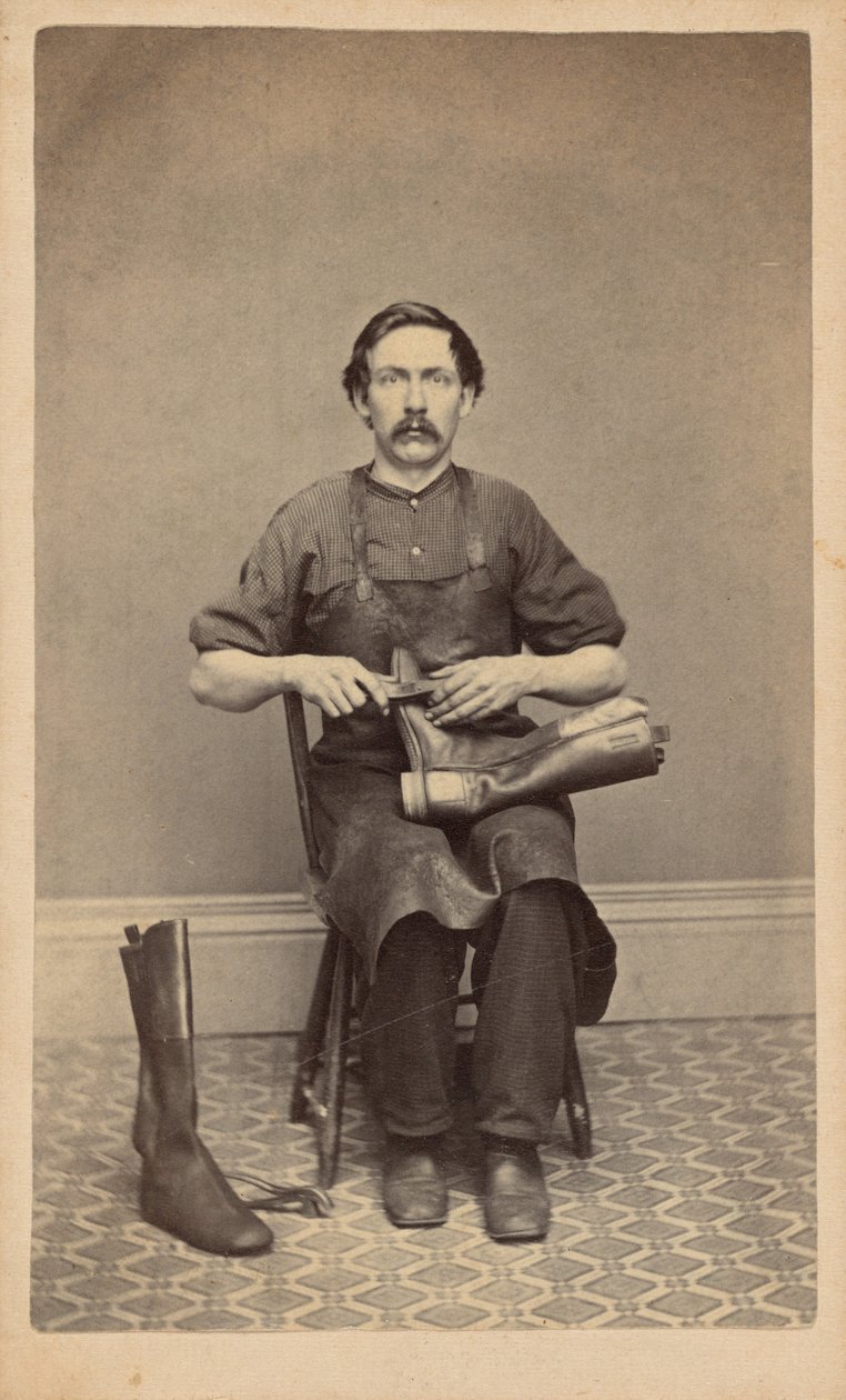 Retrato de um sapateiro,c. 1863 (foto) de American Photographer