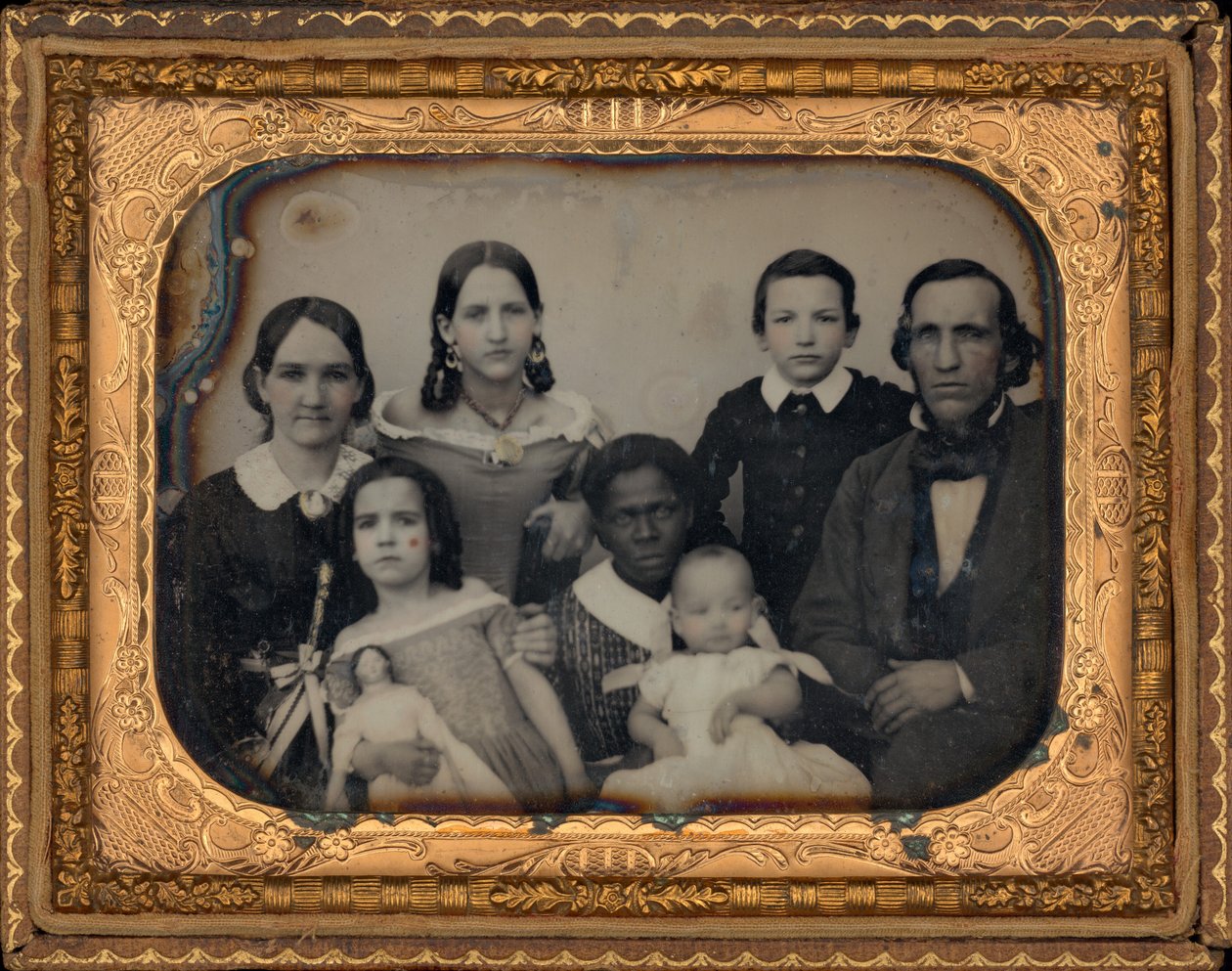 Retrato de uma família, década de 1860 (foto) de American Photographer