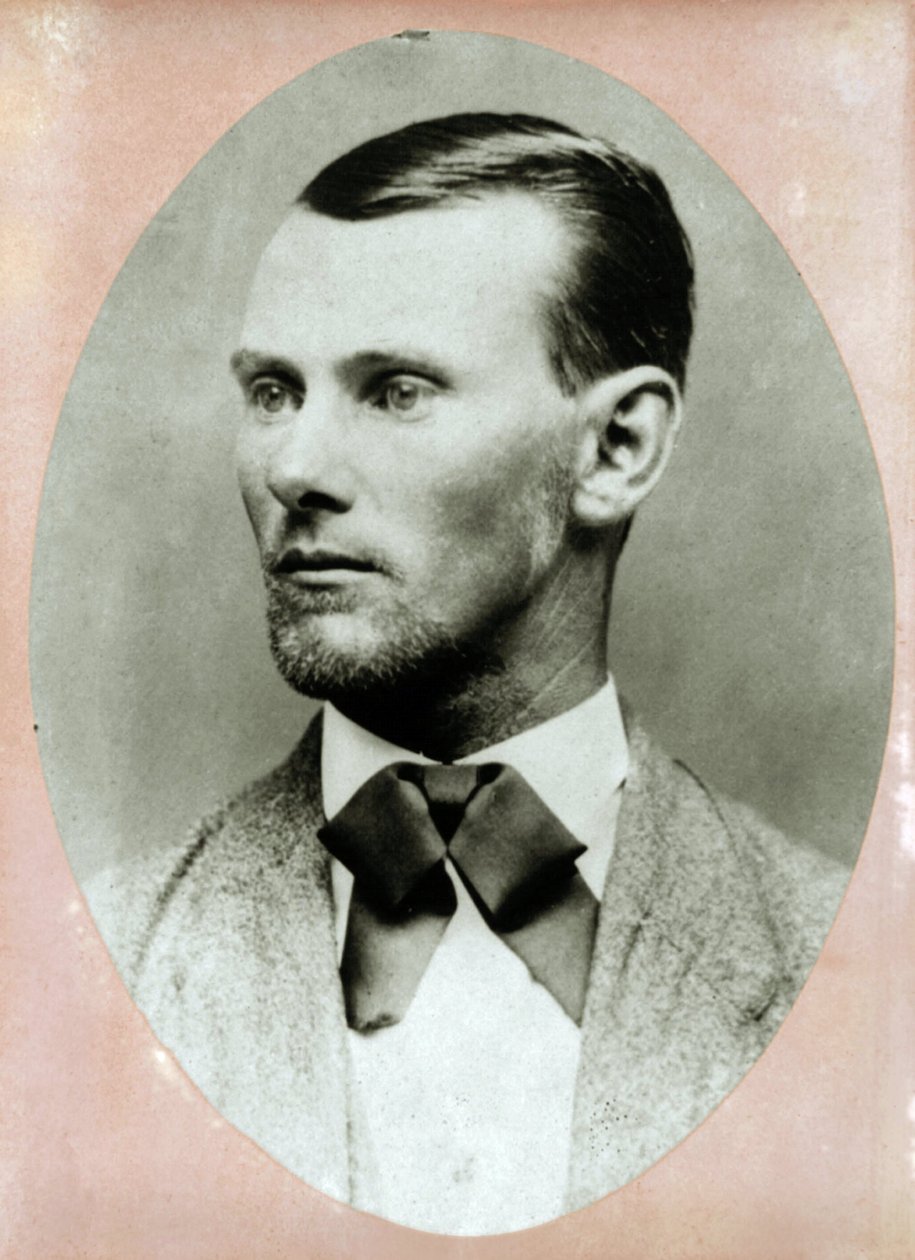 Retrato do criminoso Jesse James (1847-1882) pouco antes de sua morte. Fotografia de 1882. de American Photographer