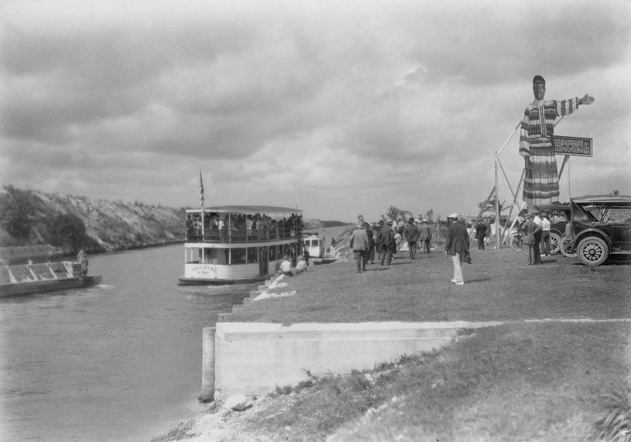 Excursão prospectiva dos compradores a Hialeah, 1922 de American Photographer